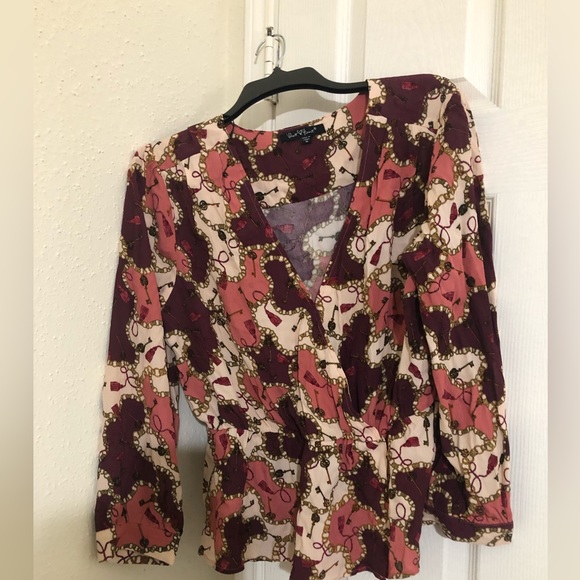 COPY - Brand new never worn, Velvet heart one snap v neck printed blouse. Gorge… - Picture 9 of 14